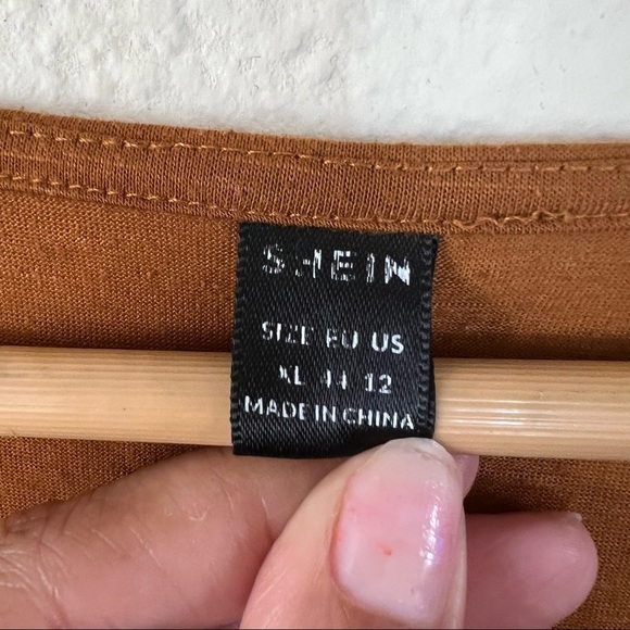 V Neck embroidery top Size XL 12 - Picture 6 of 6